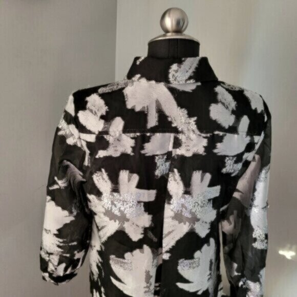 Metallic Silver Floral Print Blouse Sz Small - Picture 6 of 13
